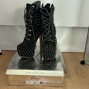 ZIGI girl platform boots with spikes “construction black boots style with heels”